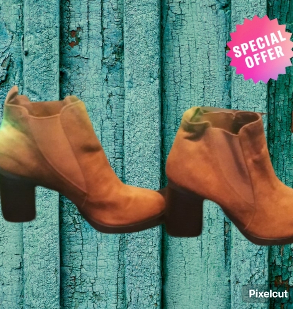 American Eagle Outfitters Tan Heeled Boots with Sleek Design